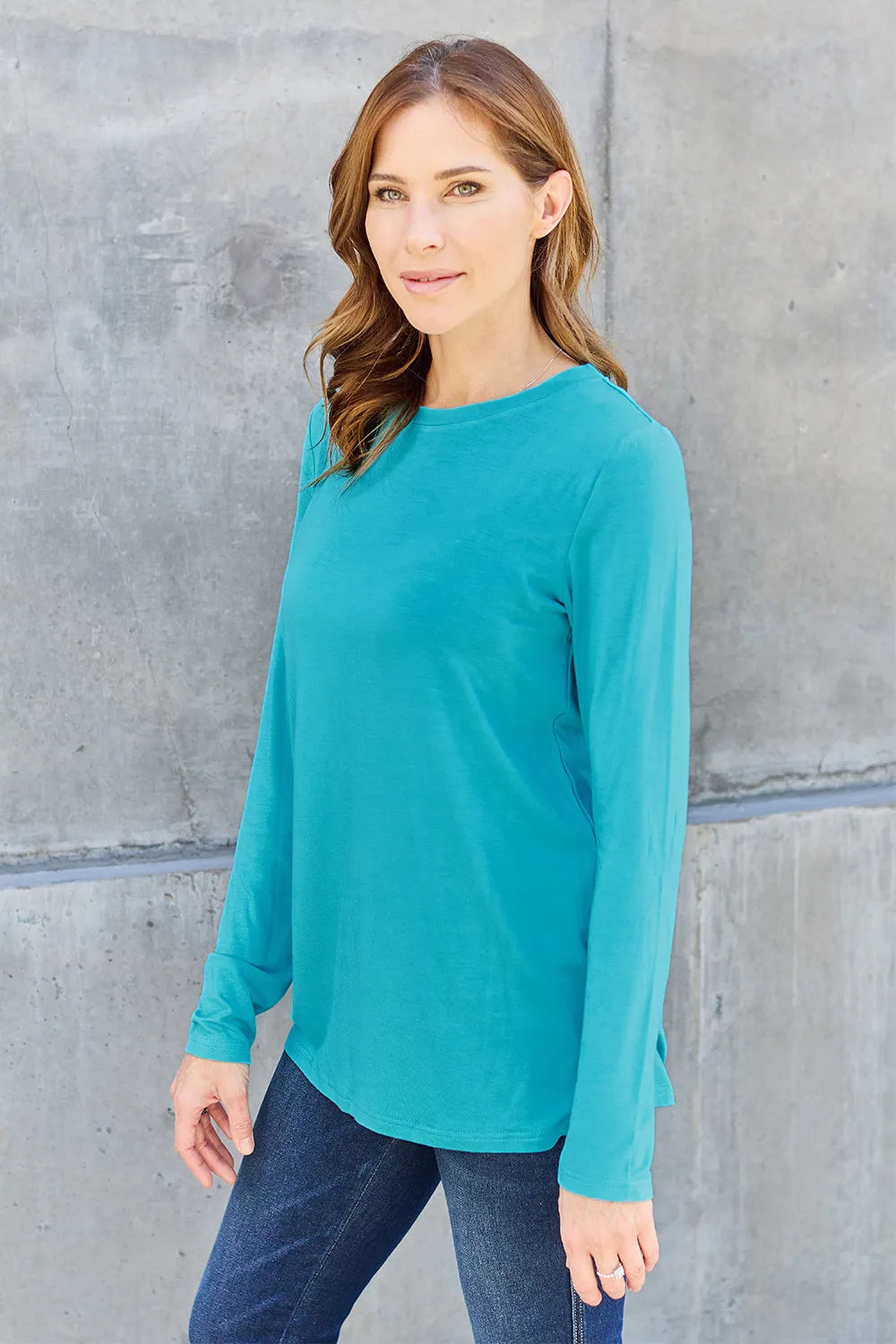 Crew neck long sleeve top with curved hem