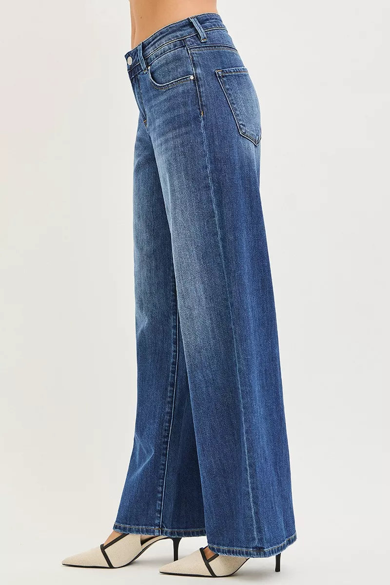 Slouchy mid-rise wide-leg baggy jeans with pockets