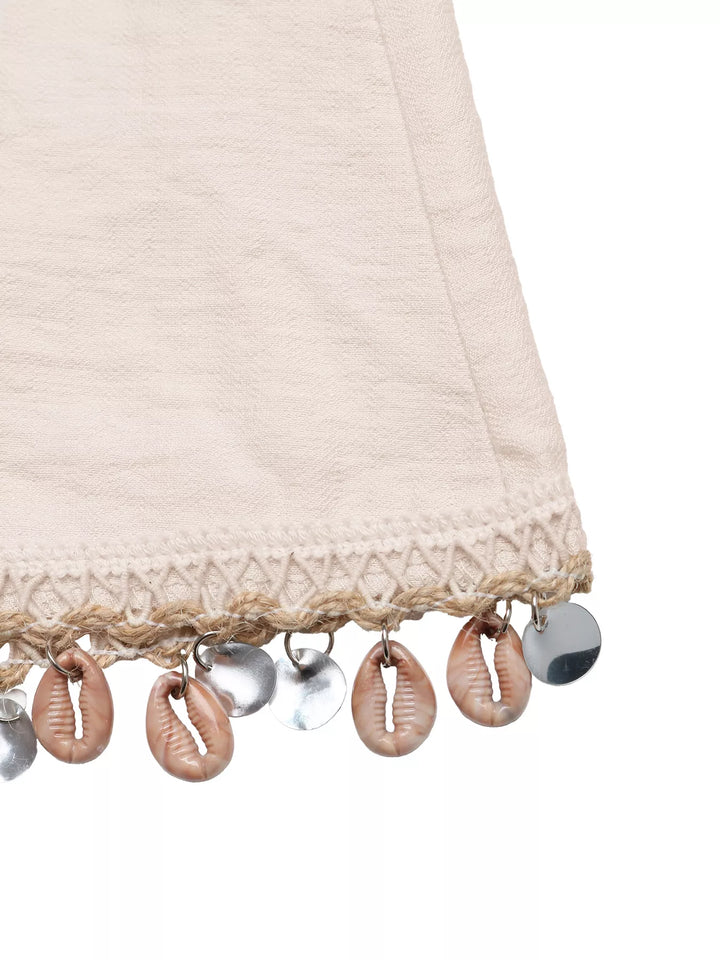 Shell charm lace hem shorts with elastic waist and pockets