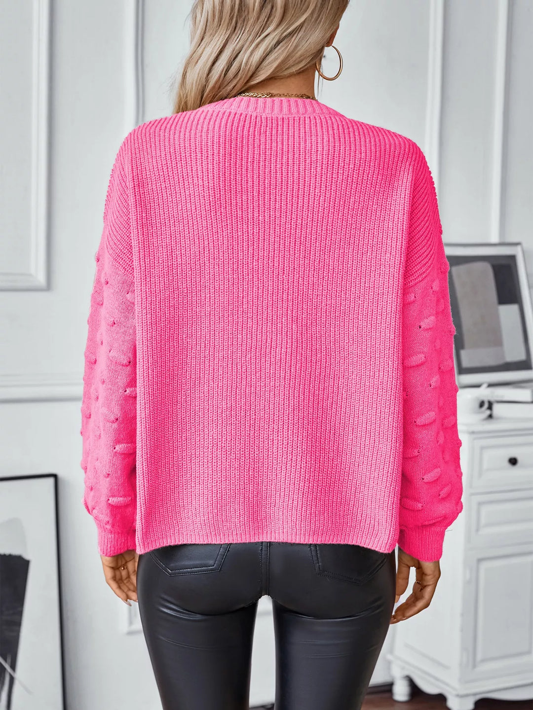 Ribbed knit round neck sweater with chest pocket