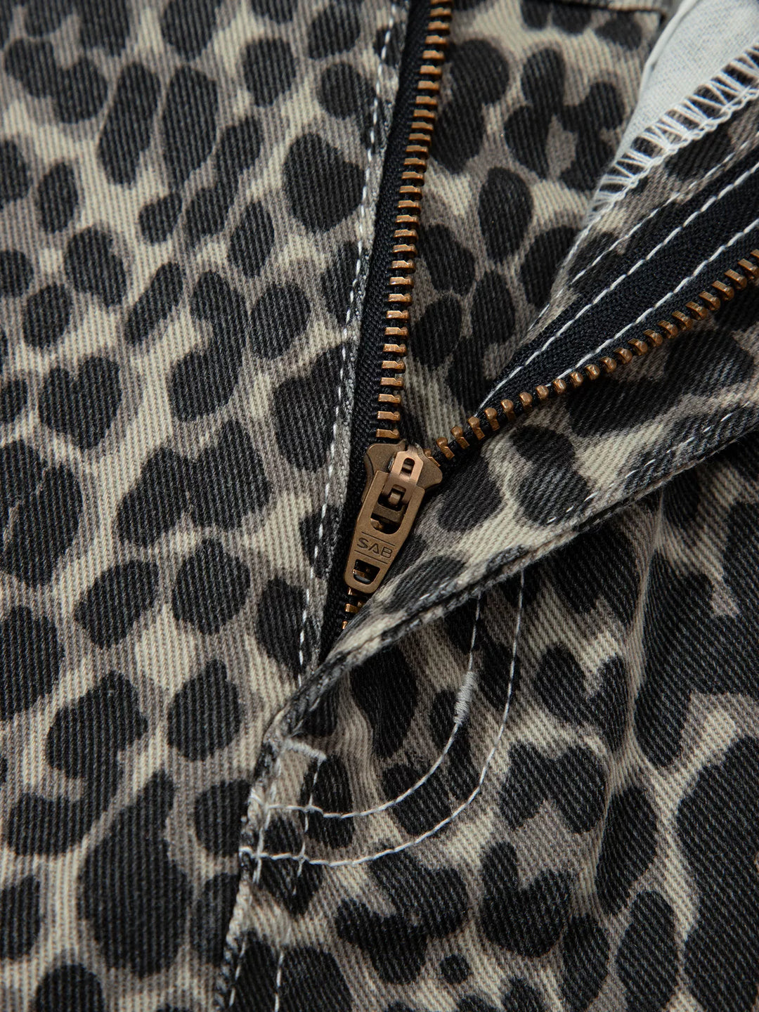 Leopard print high-rise barrel-leg jeans with pockets