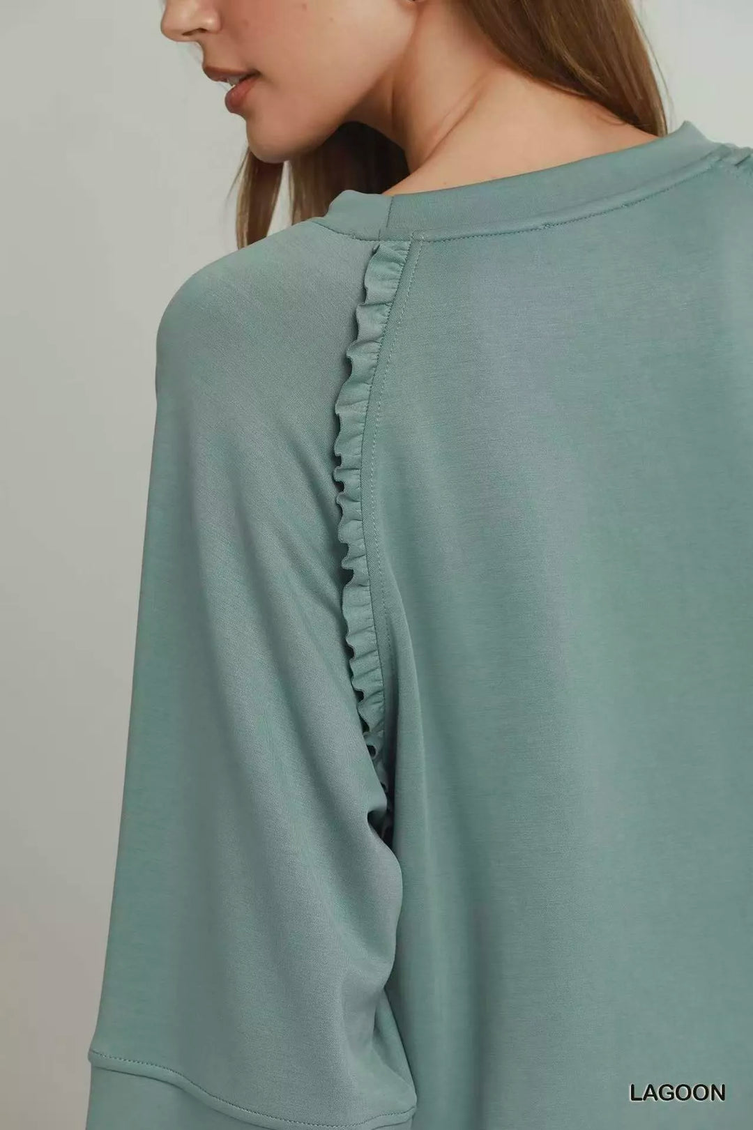 Ruffle trim raglan 3/4 sleeve relaxed top