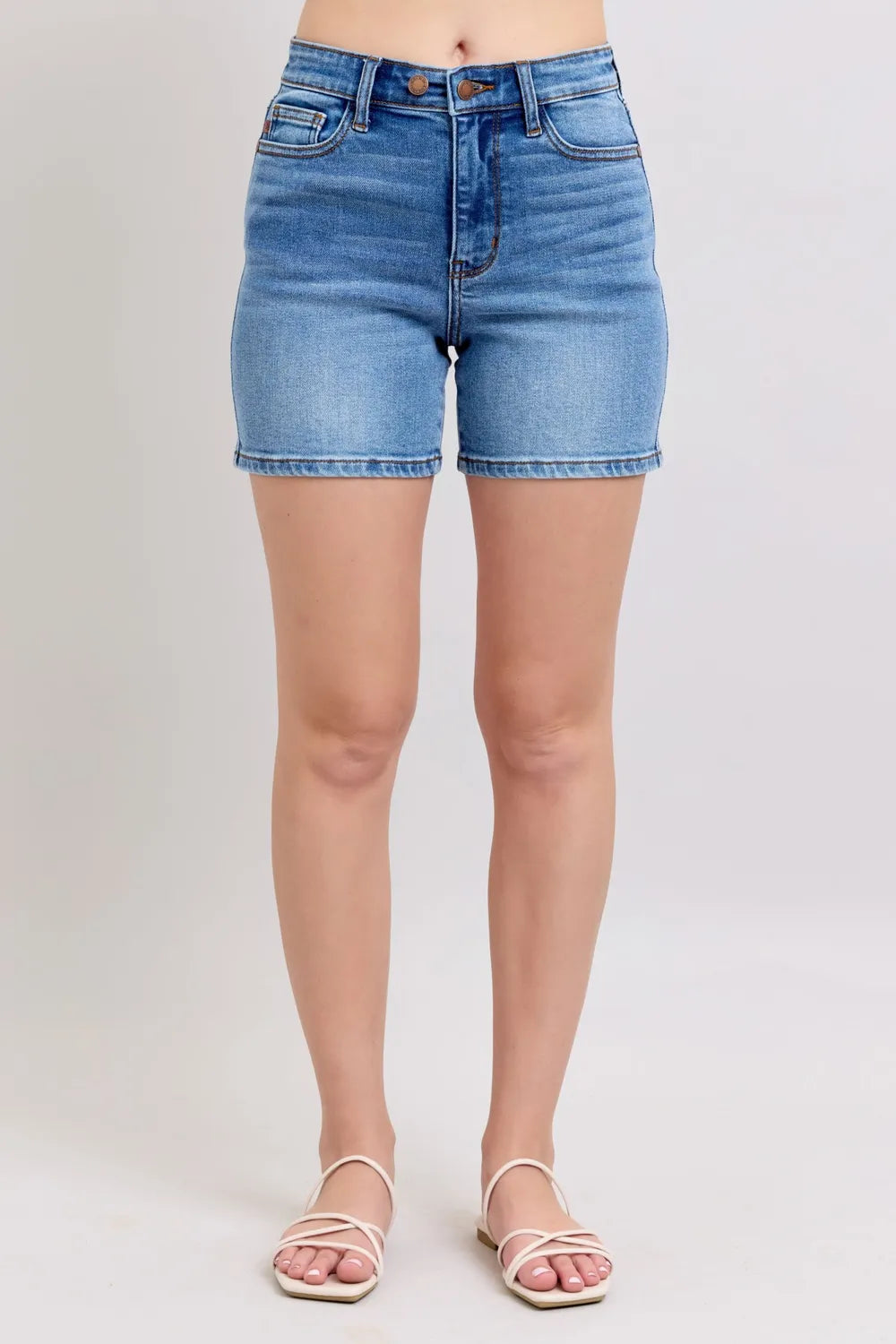 High-rise two-button denim shorts with 5-pocket style