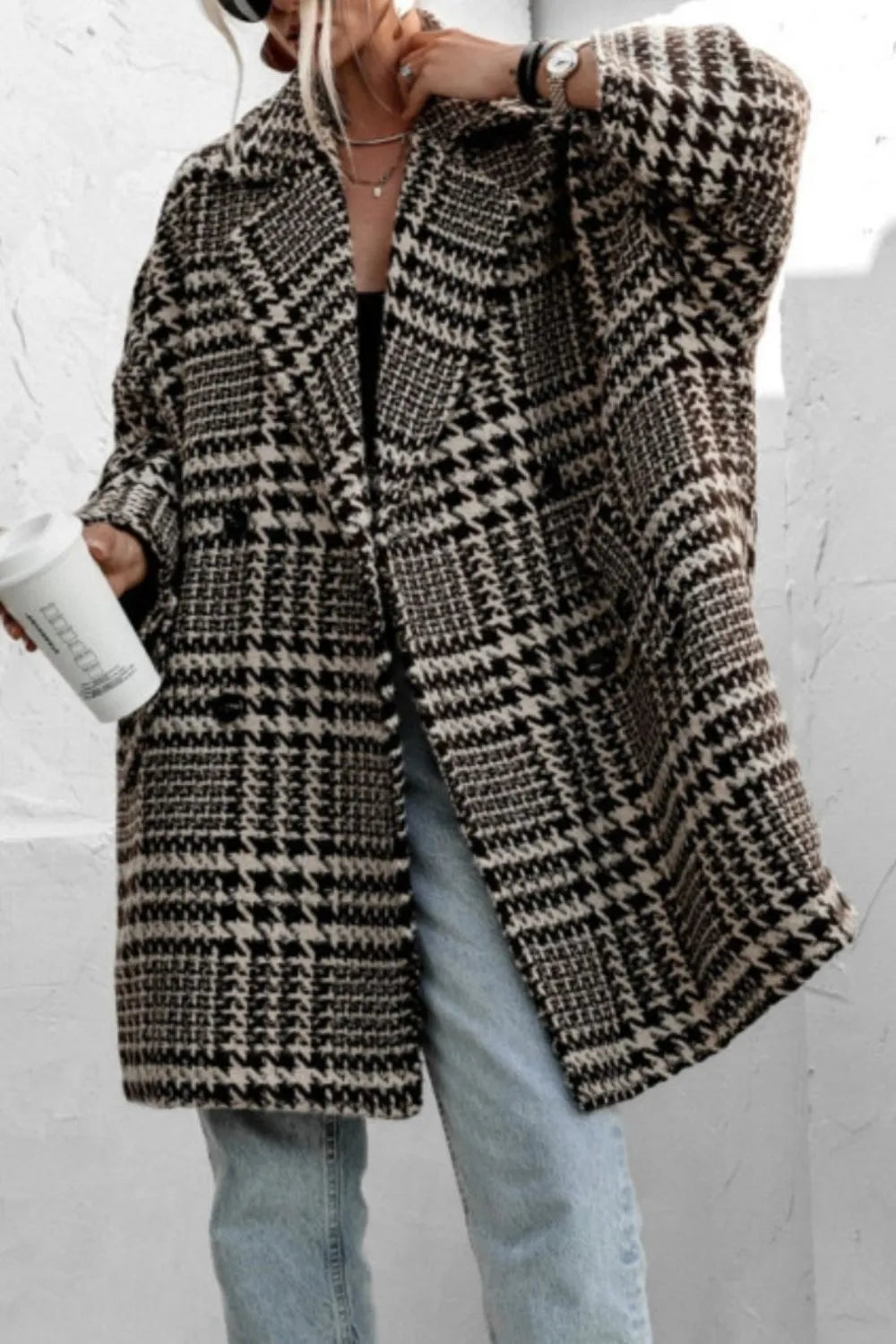 Houndstooth collared coat with long sleeves and pockets