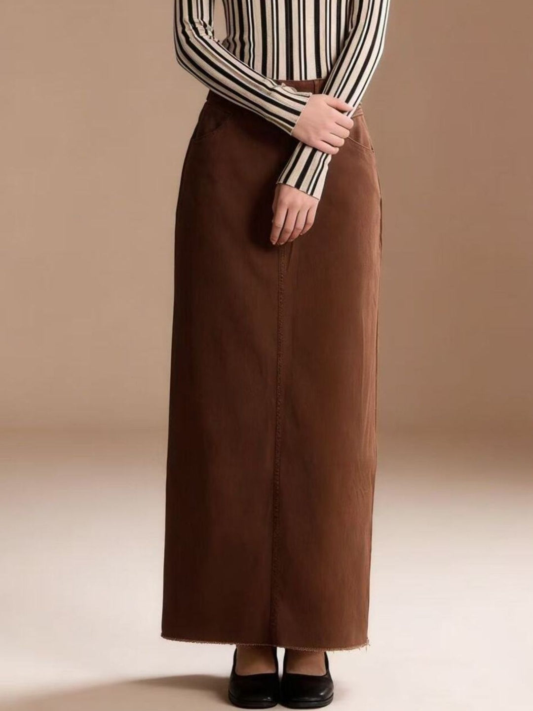 Raw hem maxi denim skirt with button closure and front pockets