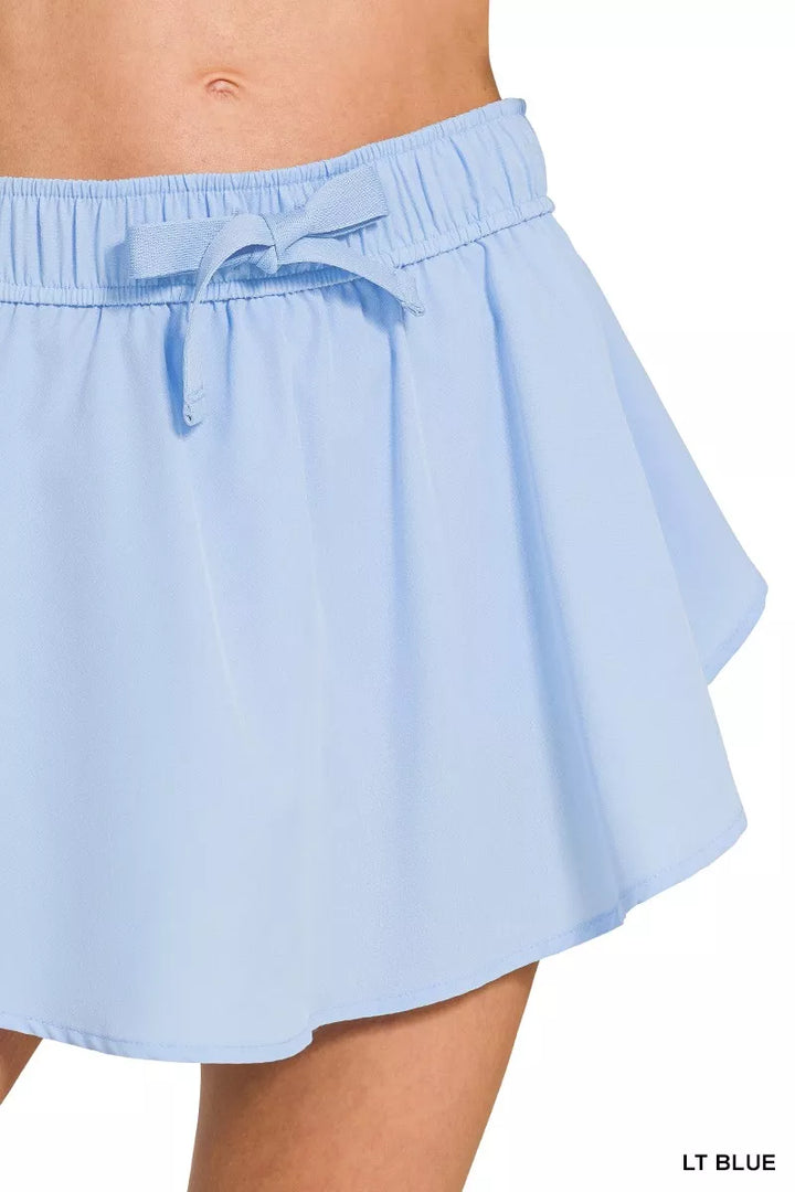 Active woven skort with drawstring waist and pockets