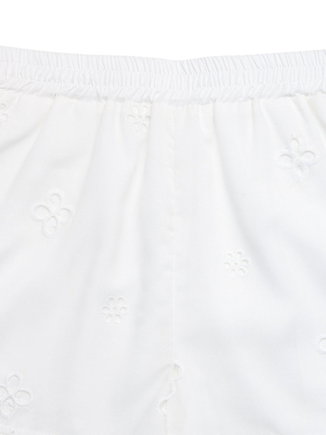 Eyelet embroidered shorts with lace-trim hem and pockets