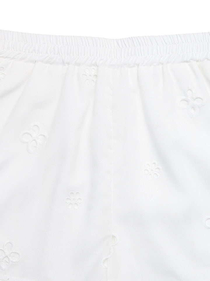 Eyelet embroidered shorts with lace-trim hem and pockets