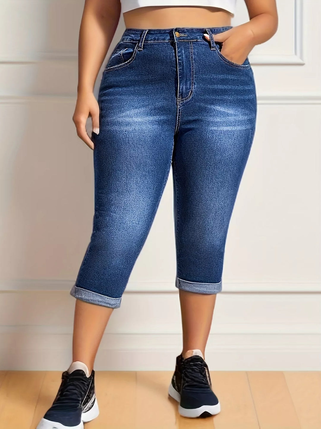 High-rise rolled hem capri jeans in plus size denim