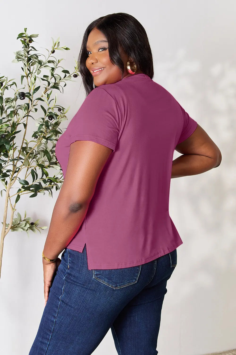 Round neck short sleeve tee with relaxed fit