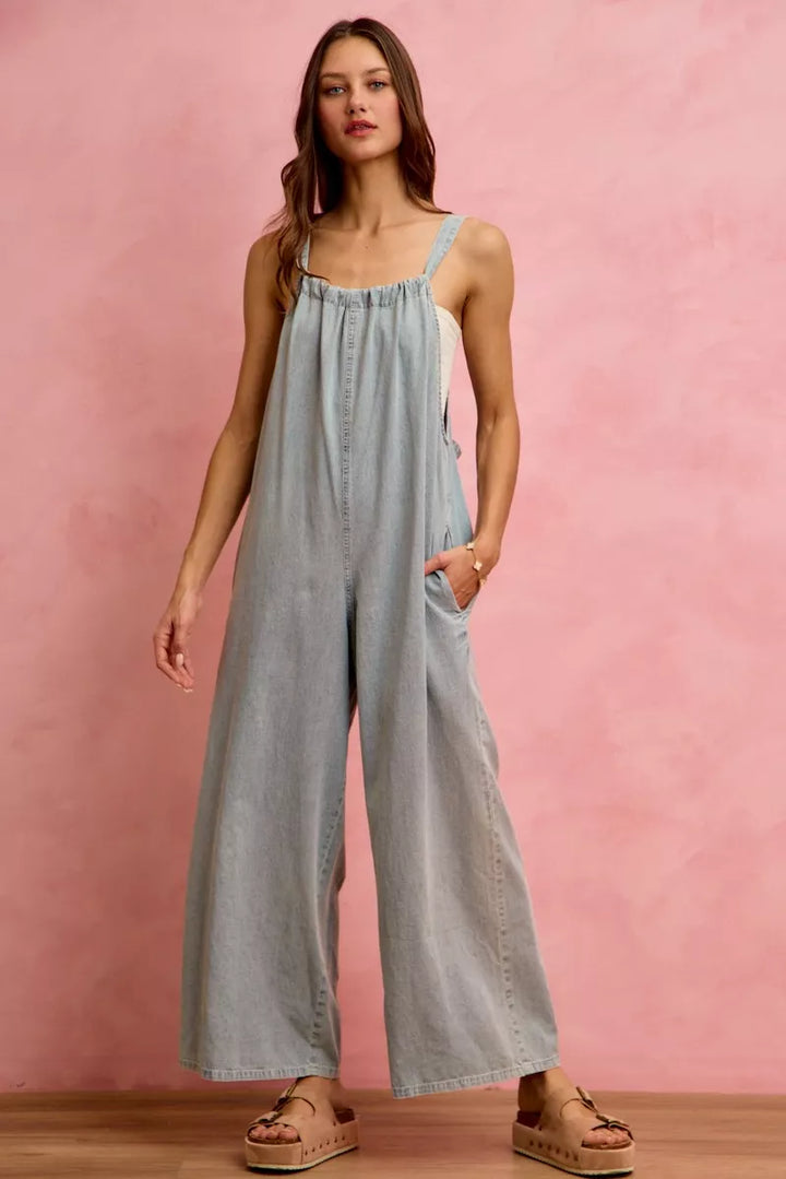 Wide-leg lightweight denim overalls with side pockets