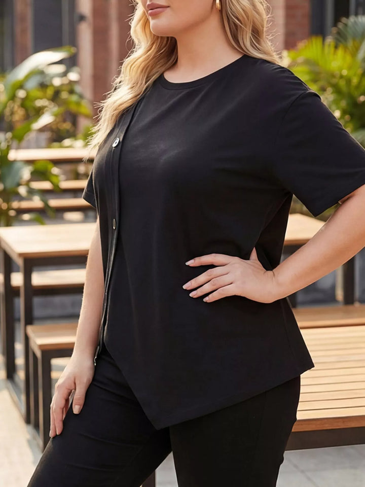 Plus-size short sleeve top with asymmetrical button hem