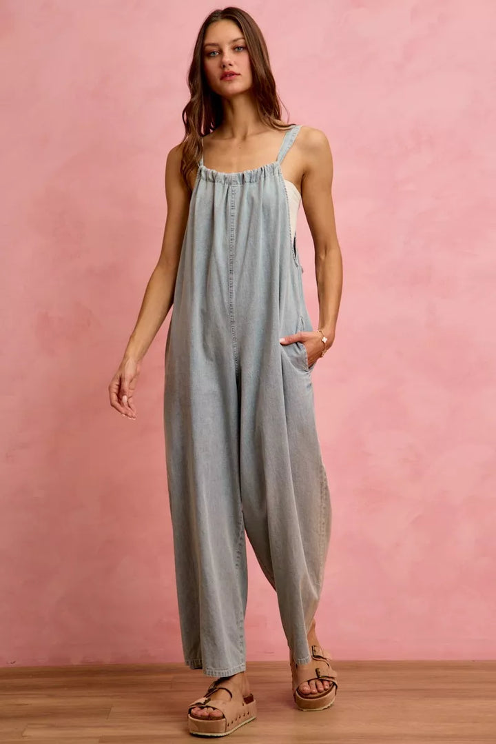Wide-leg lightweight denim overalls with side pockets