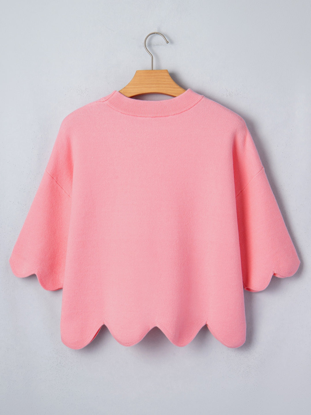 Scalloped wave hem 3/4 sleeve knit sweater top