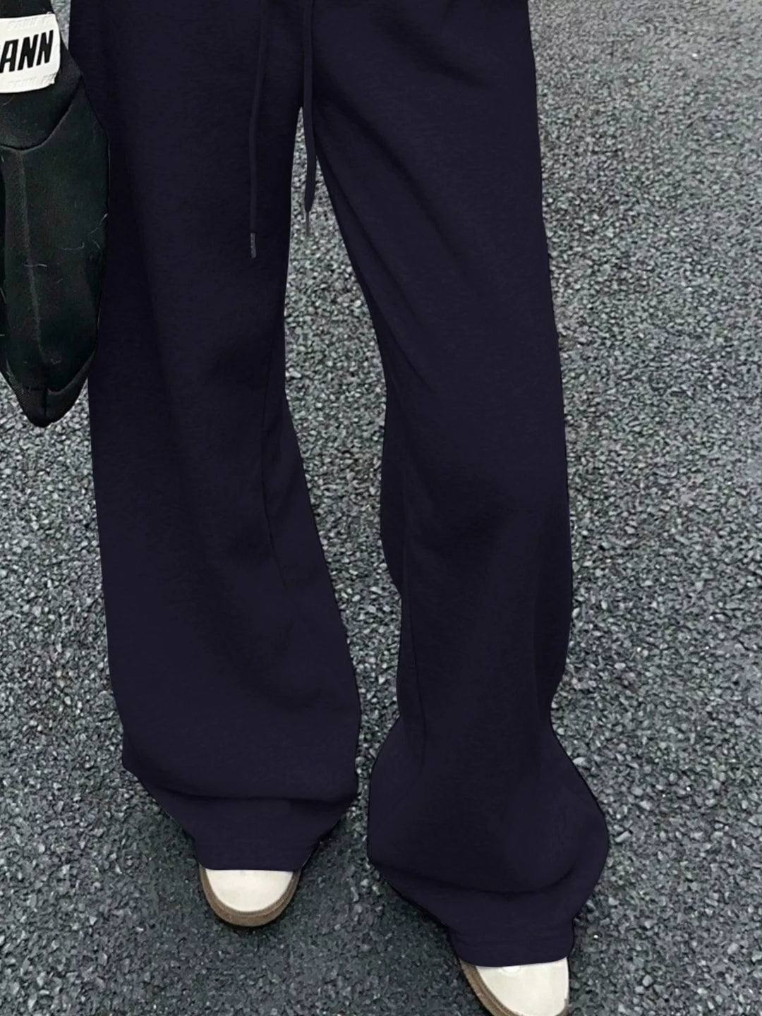 Wide-leg drawstring sweatpants with side pockets