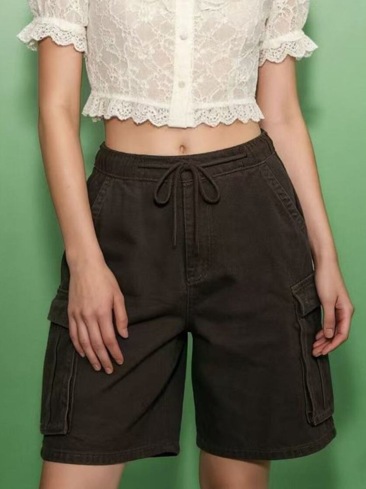 Knee-length drawstring cargo shorts with flap pockets