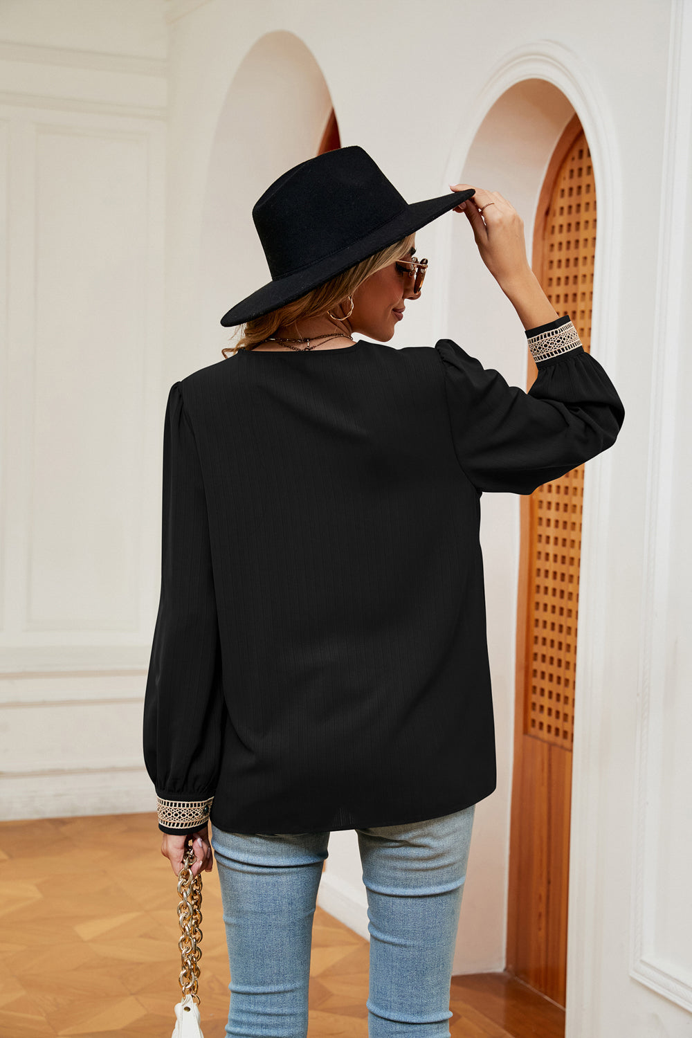 Contrast crochet trim V-neck puff sleeve blouse