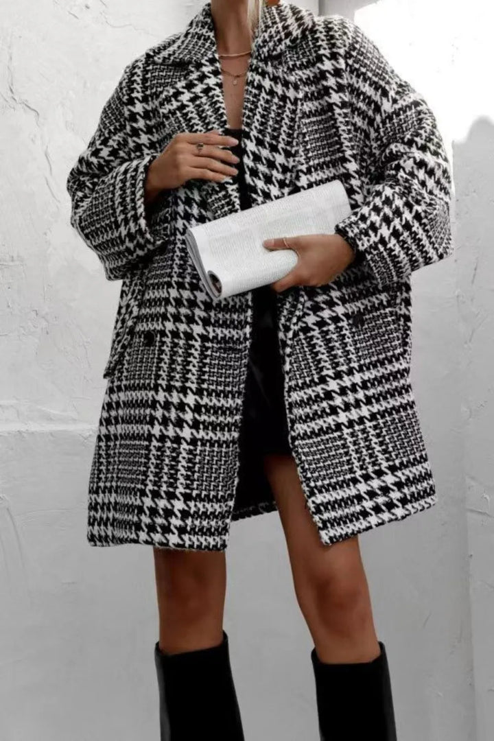 Houndstooth collared coat with long sleeves and pockets