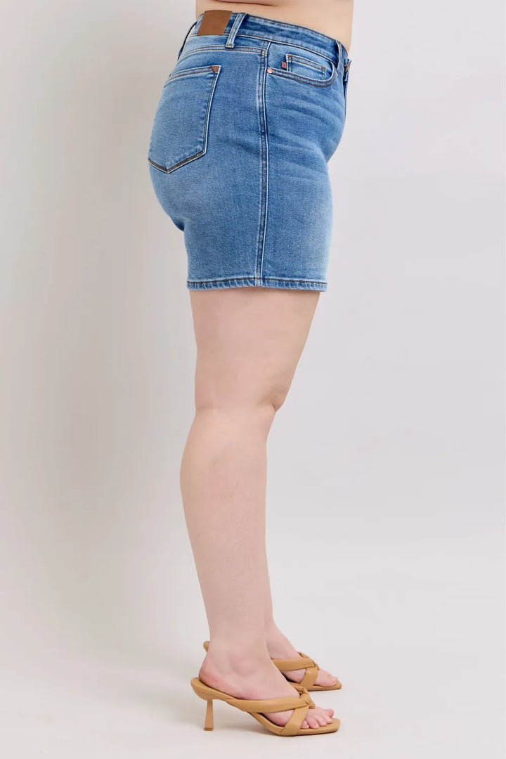 High-rise two-button denim shorts with 5-pocket style