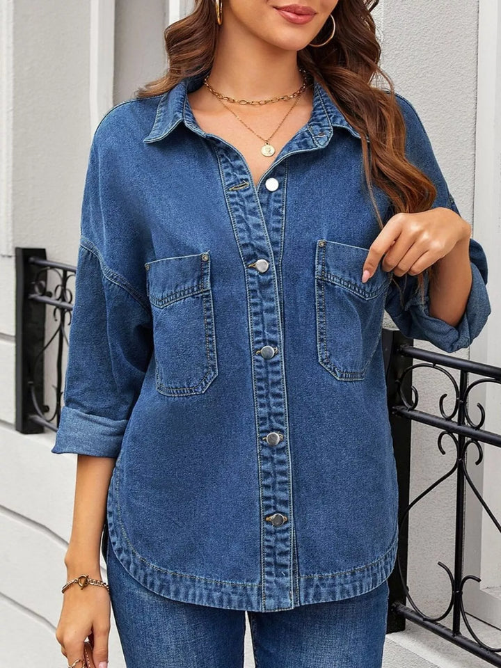 Loose-fit denim jacket with flap pockets and button front