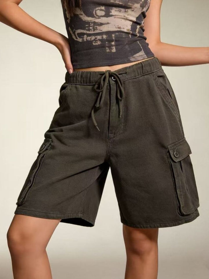 Knee-length drawstring cargo shorts with flap pockets