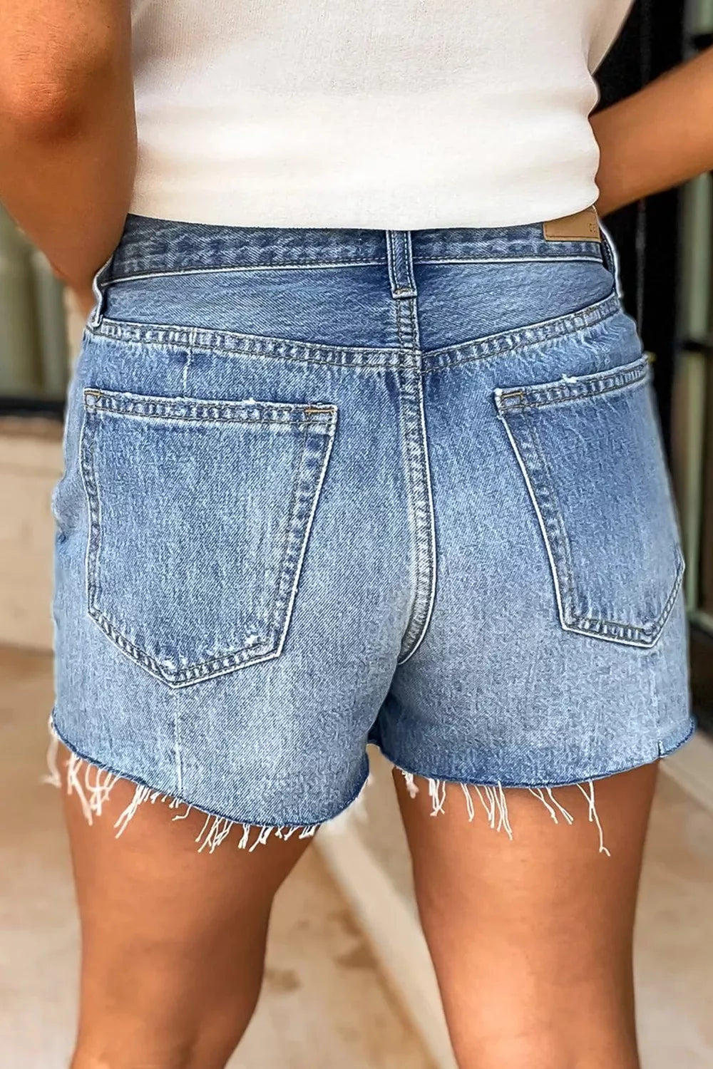 Frayed hem high-waisted denim shorts
