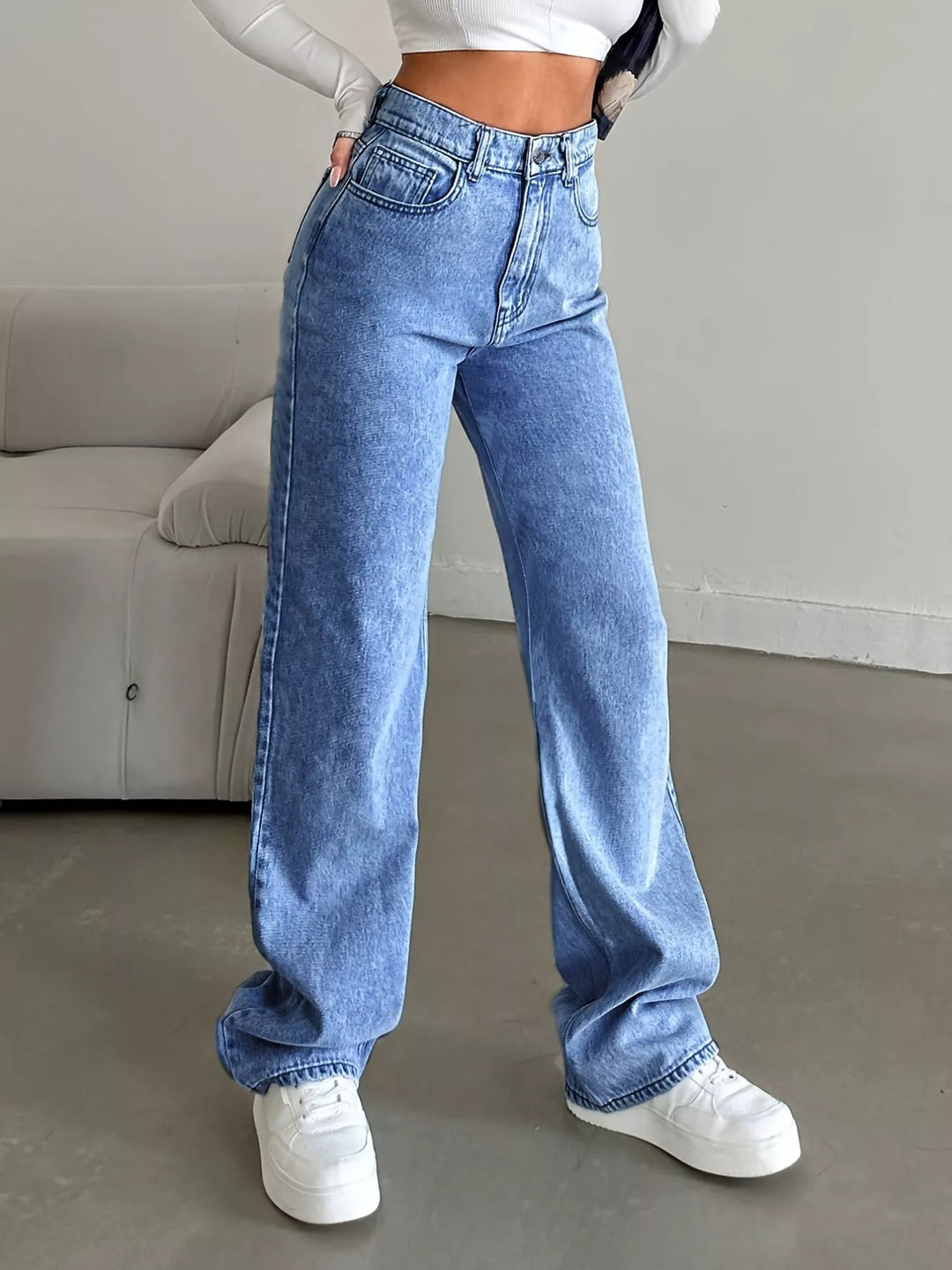 High-rise wide leg denim jeans with side pockets