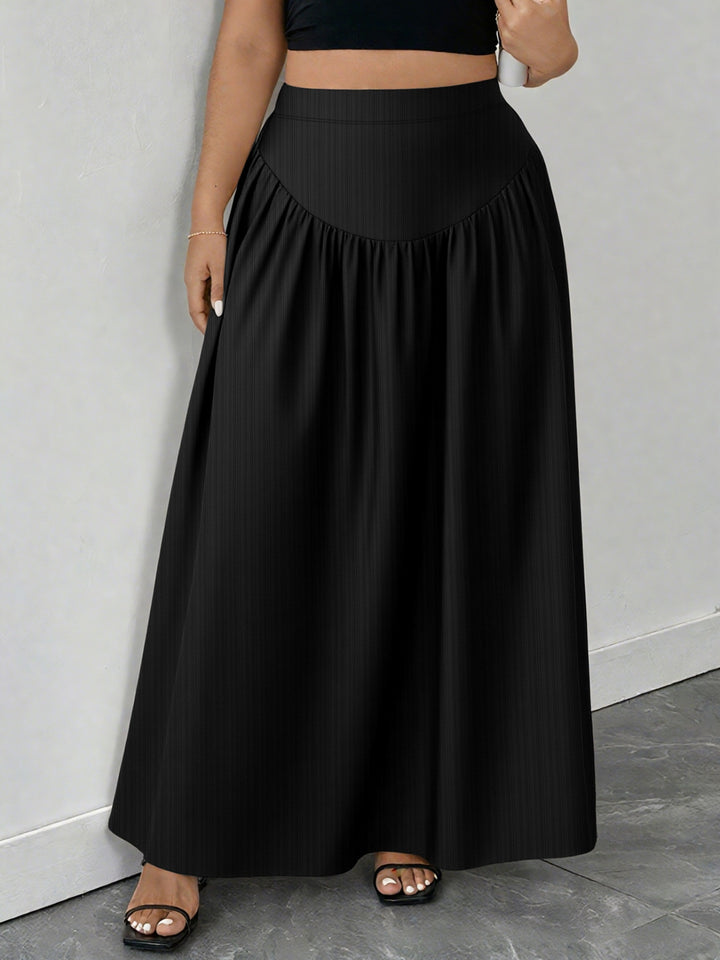 Plus size ruched high-rise maxi skirt with pockets