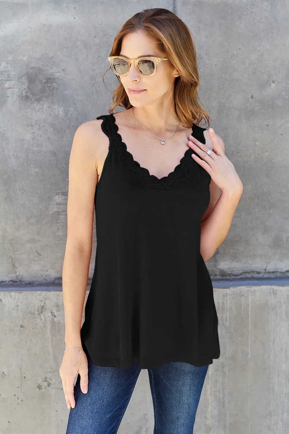 Black Scalloped lace-trim V-neck flowy cami tank top