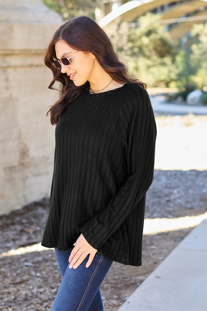 Relaxed ribbed knit round neck long sleeve top