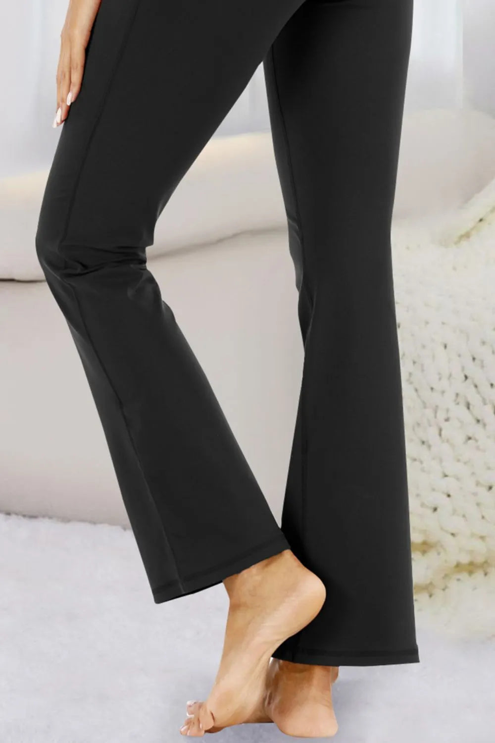 High-waisted flare yoga pants with side phone pockets