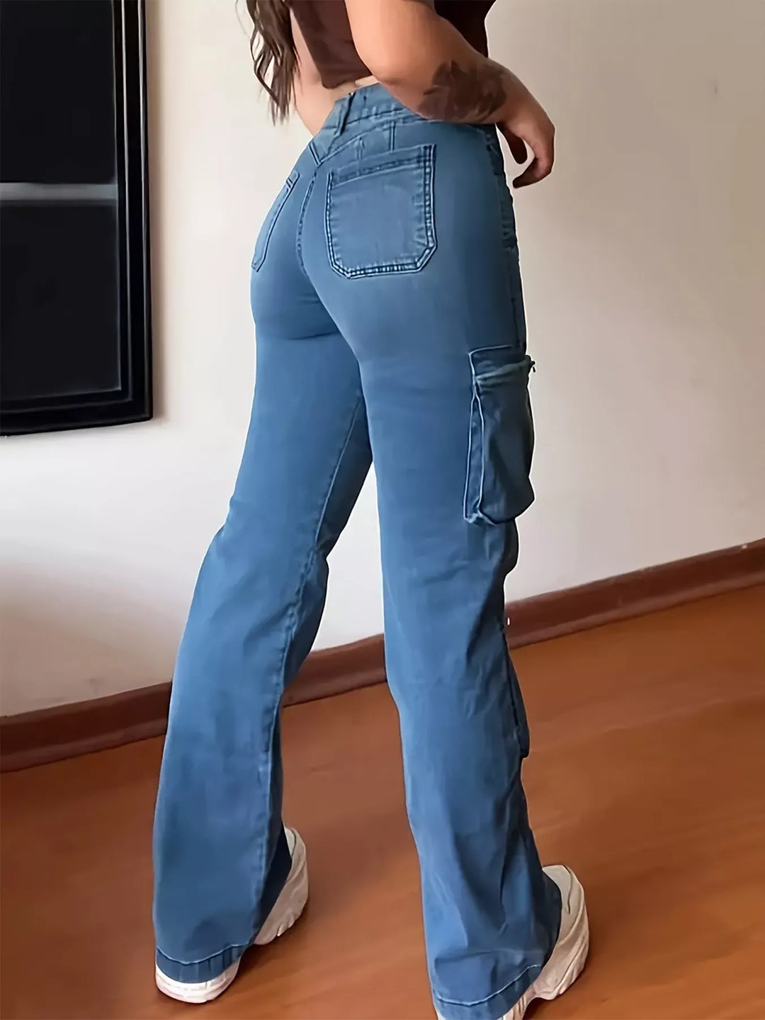 High-rise straight-leg cargo jeans with flap pockets