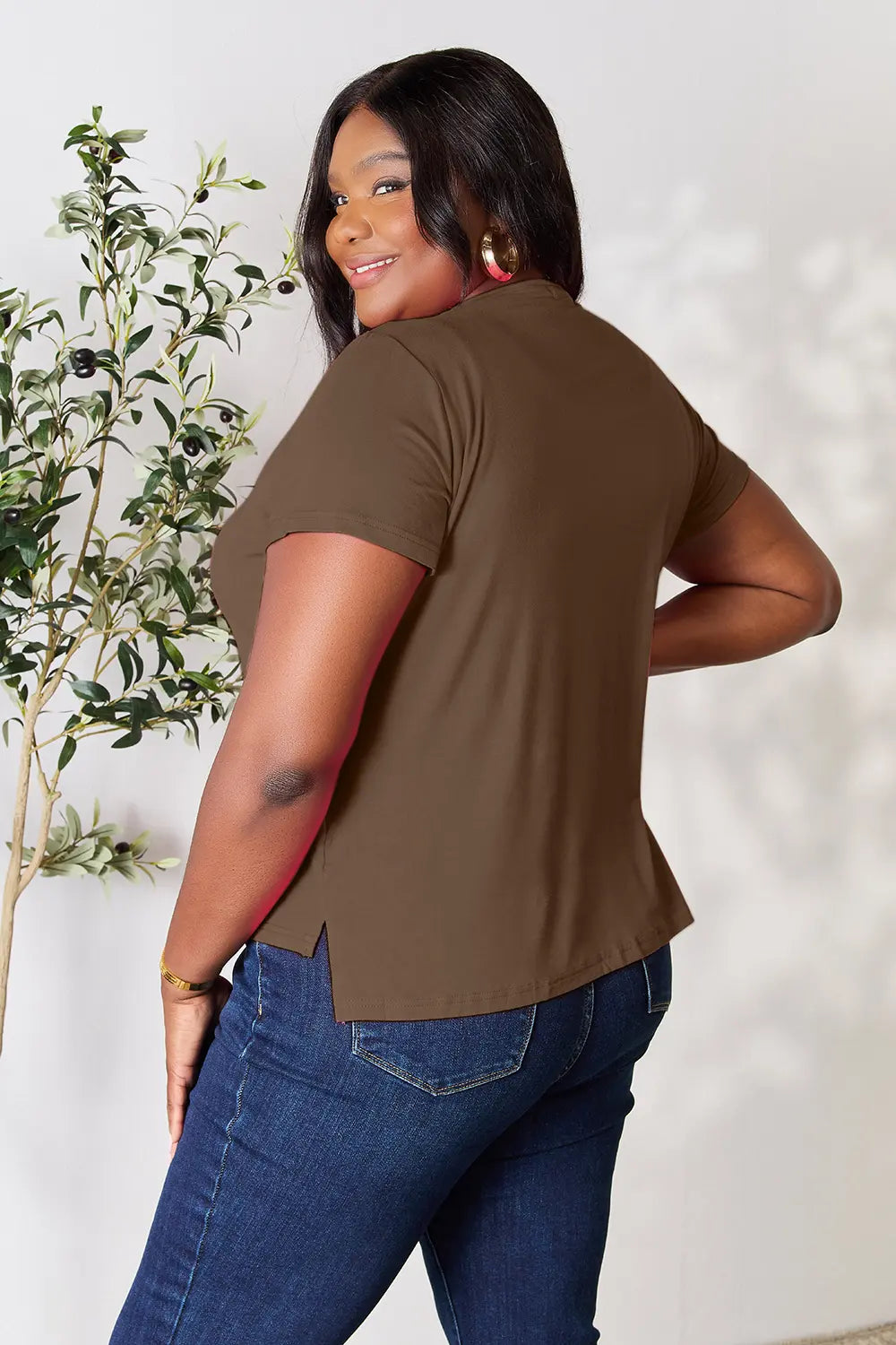 Round neck short sleeve tee with relaxed fit