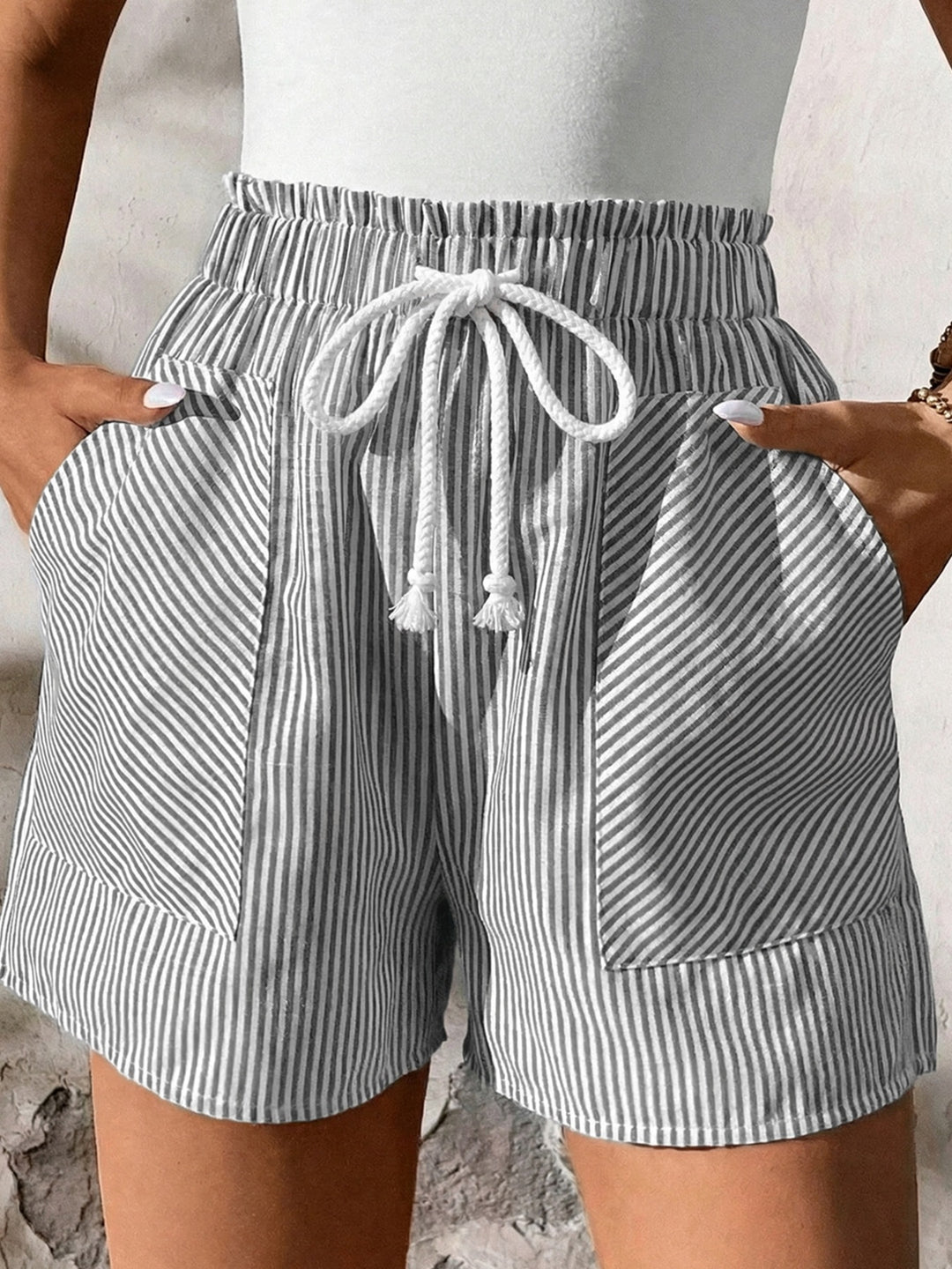 Vertical stripe drawstring shorts with side pockets