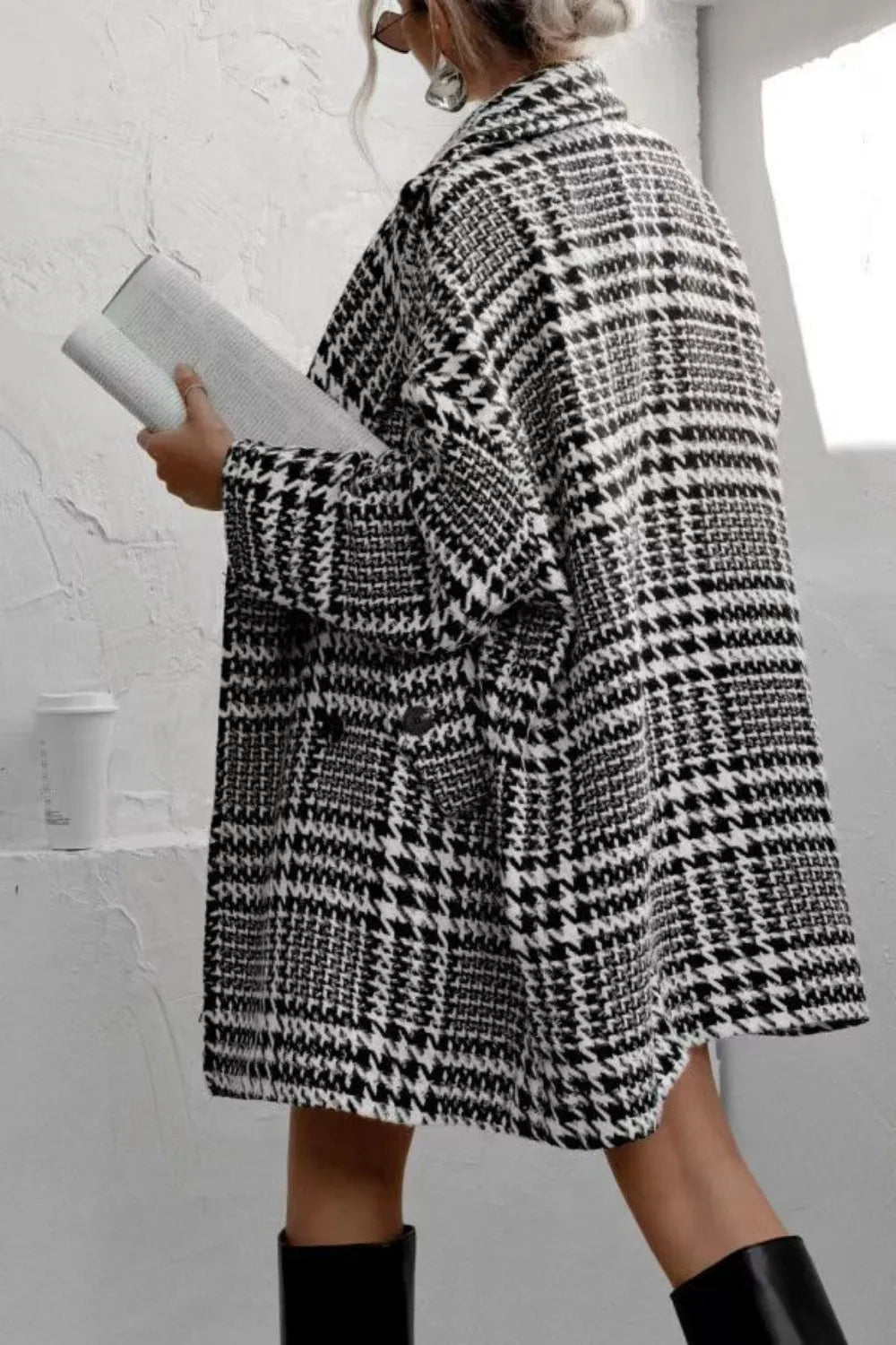Houndstooth collared coat with long sleeves and pockets