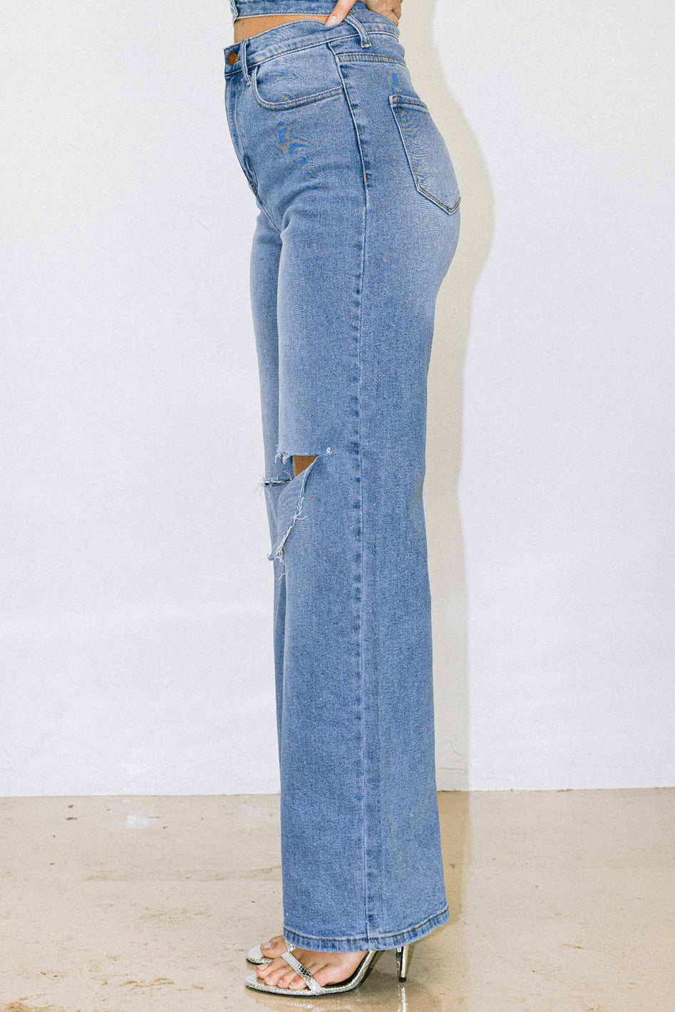 Distressed Wide Fit Jeans - Azoroh