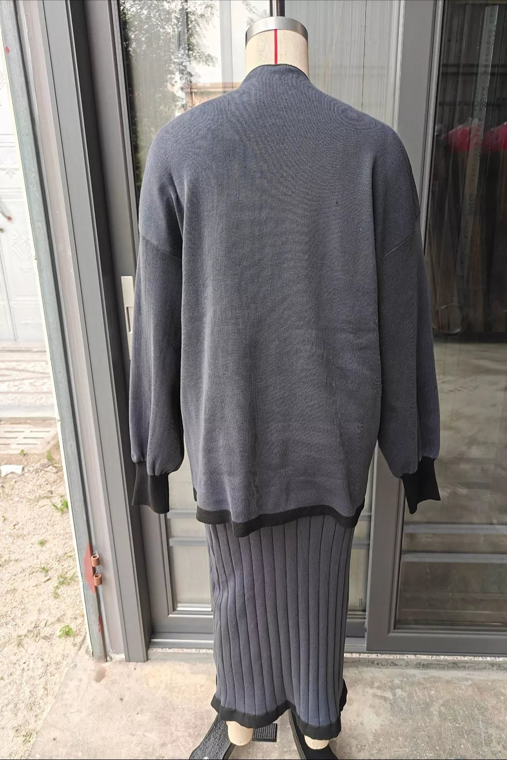 Contrast trim knit sweater top and ribbed maxi skirt set