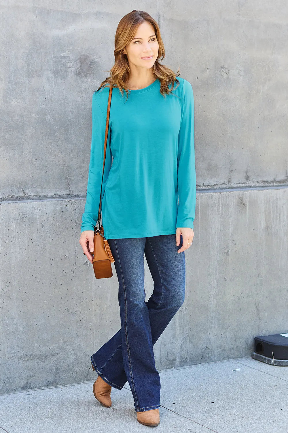 Crew neck long sleeve top with curved hem