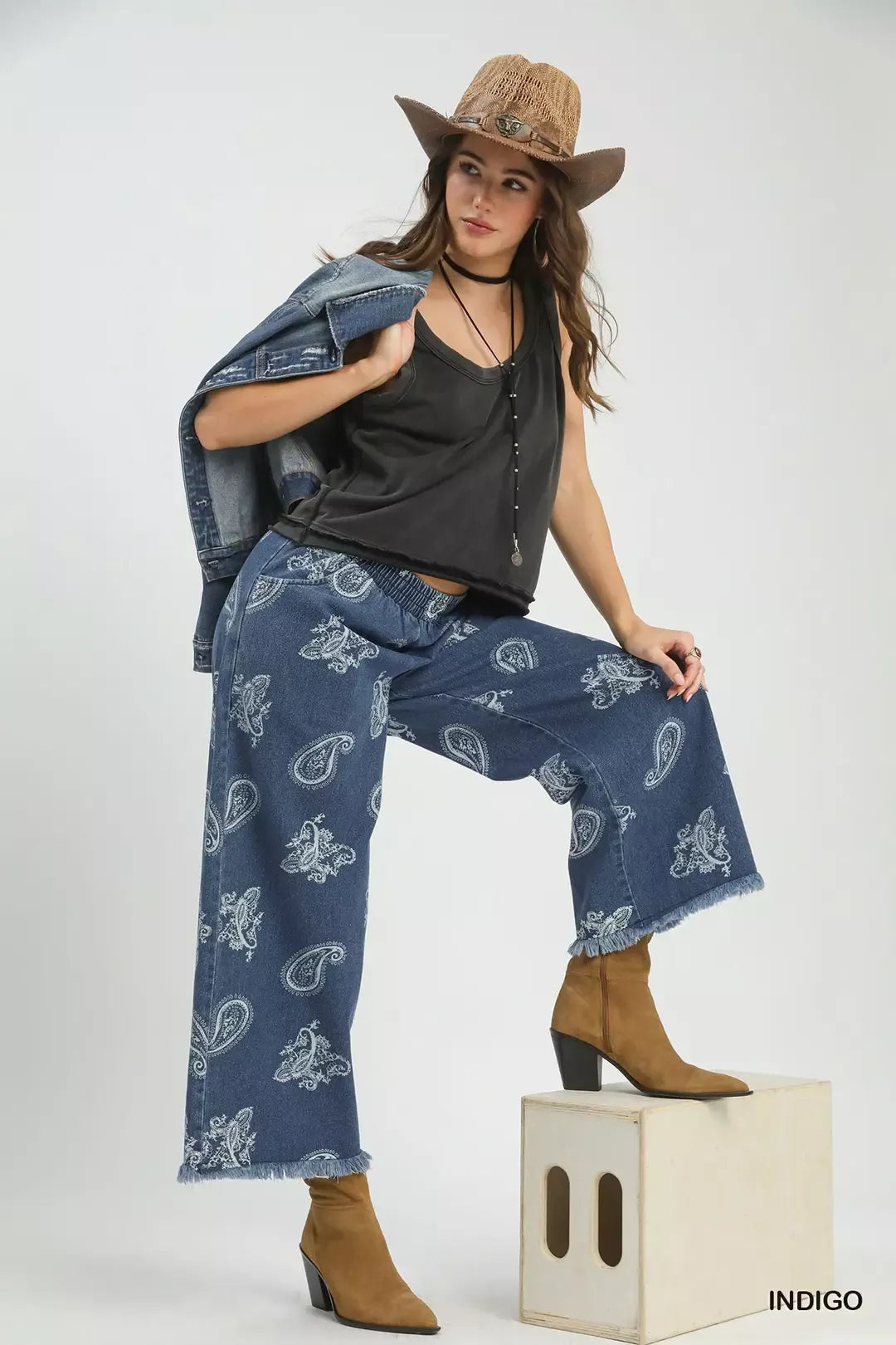 Paisley print wide-leg denim pants with frayed hem
