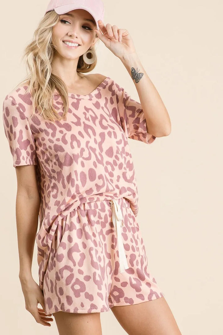 Leopard print drawstring shorts with side pockets