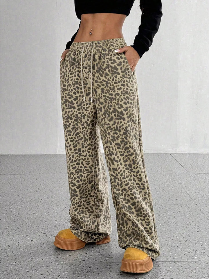 High-rise elastic waist wide leg pants with label patch