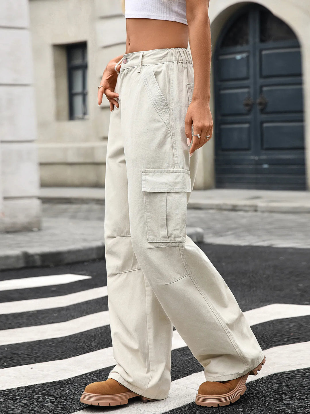 High-rise wide leg cargo pants with flap pockets