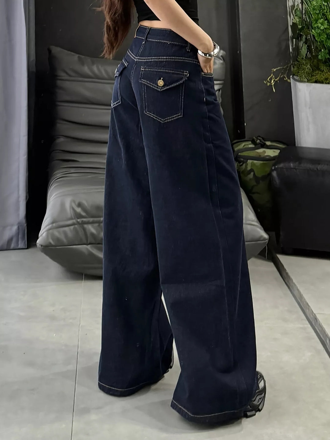 High-rise wide leg jeans with contrast topstitching