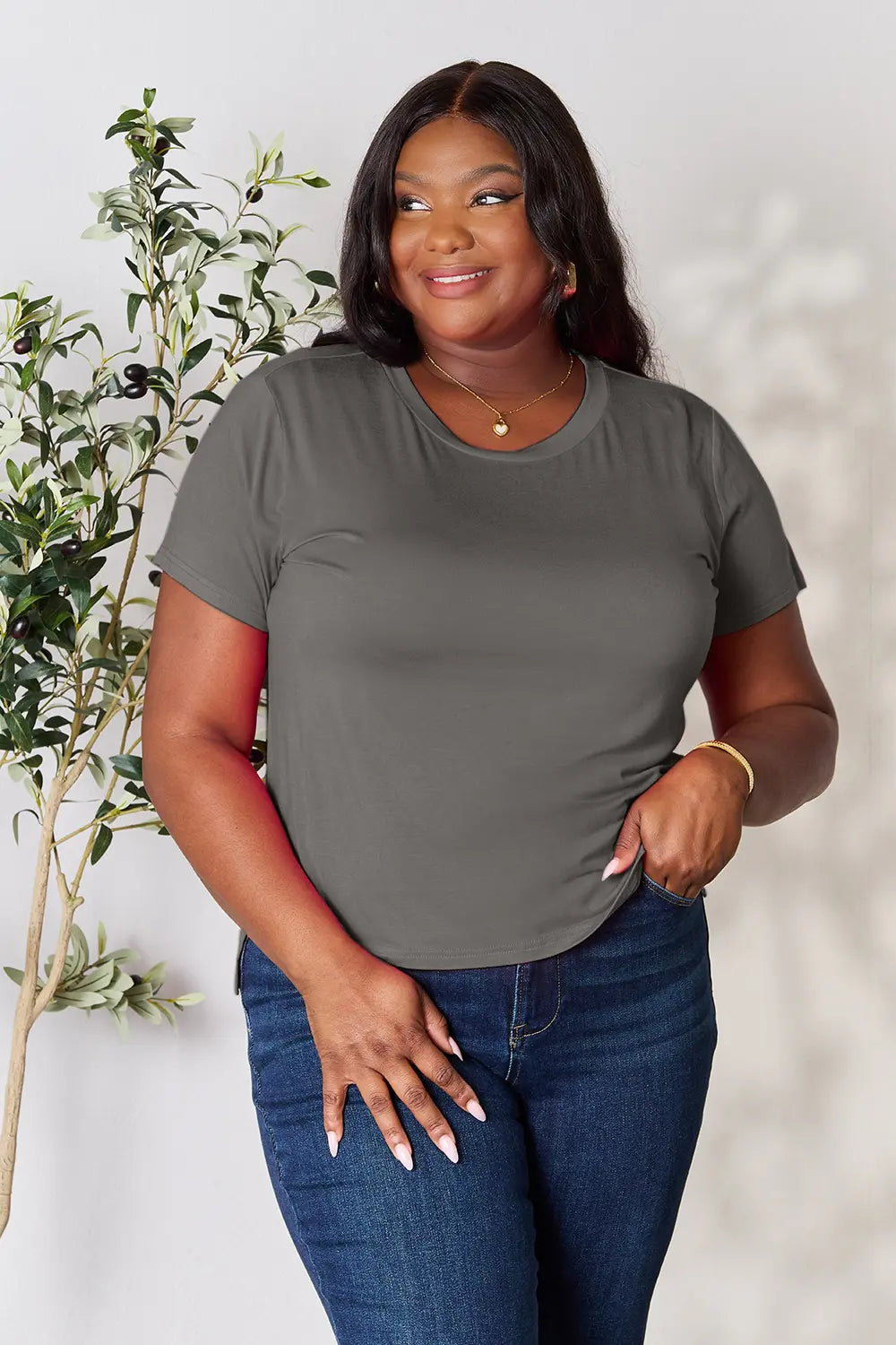 Round neck short sleeve tee with side slit hem