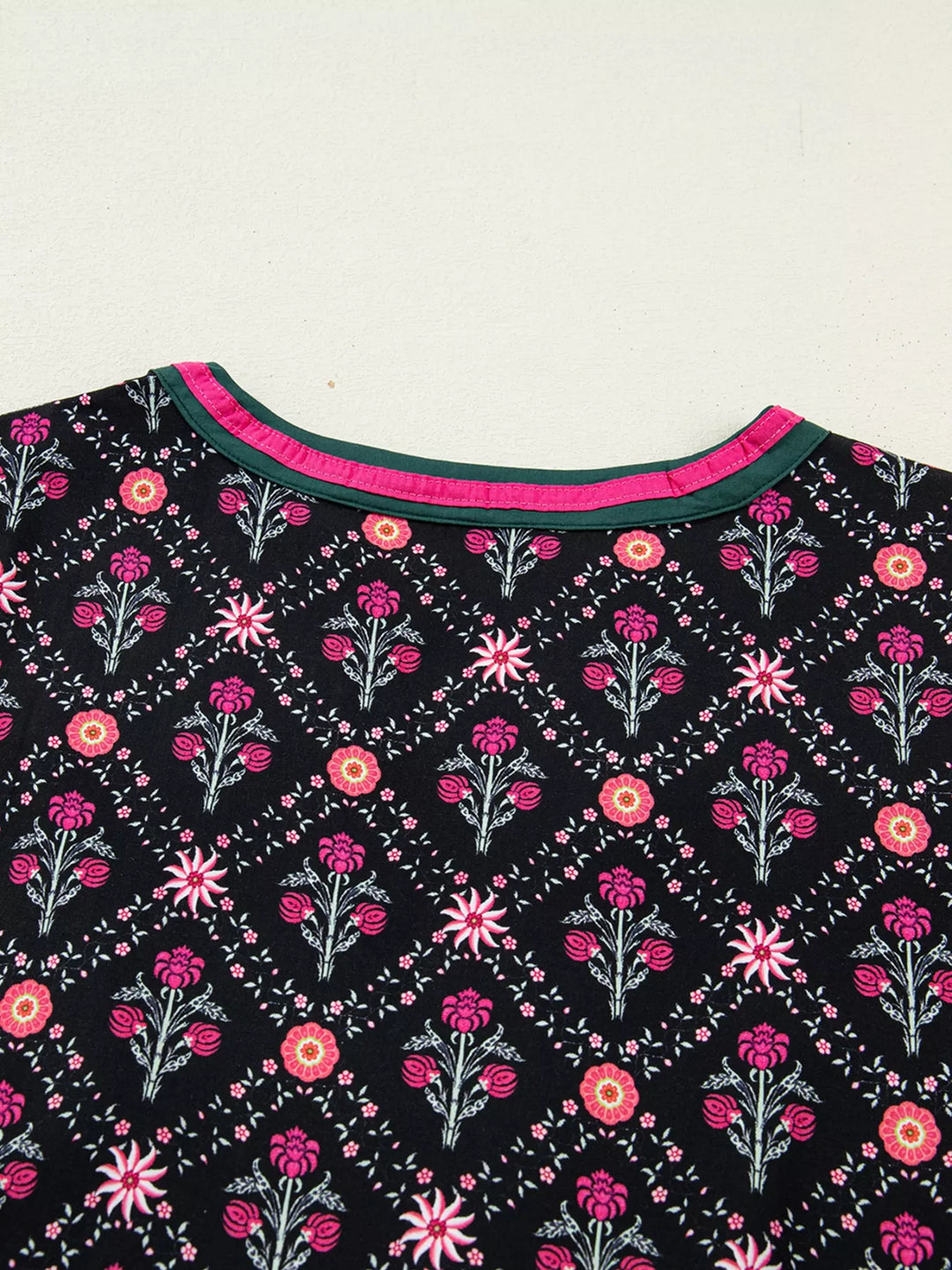Vintage floral contrast V-neck blouse with bracelet sleeves
