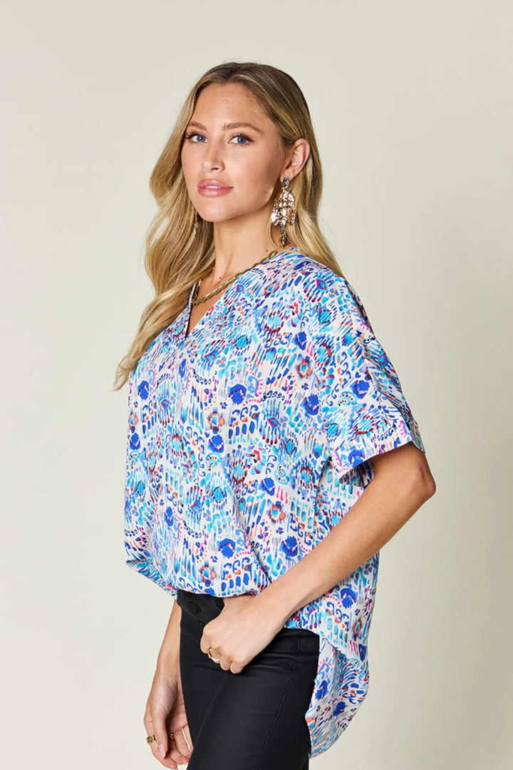 Abstract print V-neck short sleeve tunic blouse