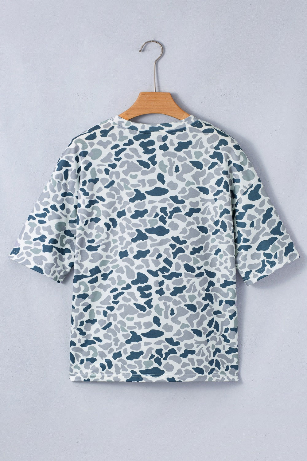 Abstract camo print V-neck pocket tee