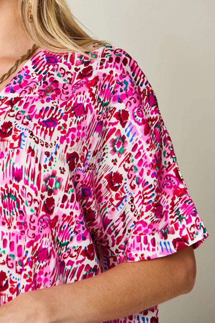 Abstract print V-neck short sleeve tunic blouse