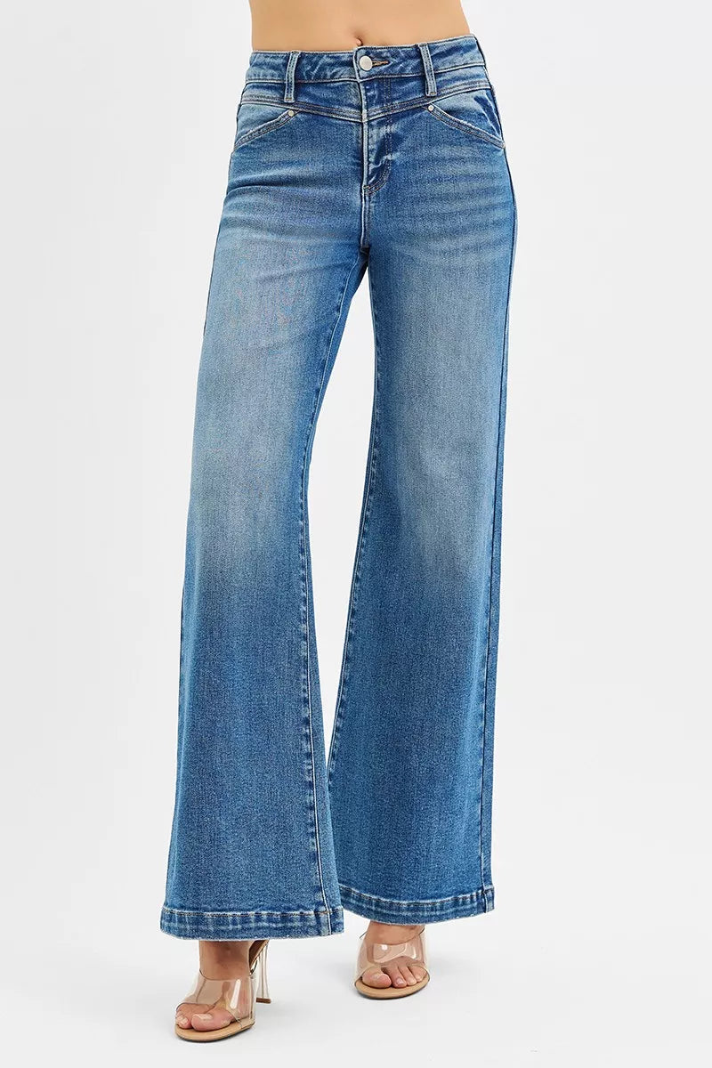 MEDIUM High-rise wide leg jeans with front yoke and heart back pocket