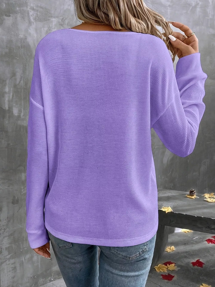 Contrast-trim waffle knit V-neck long sleeve top